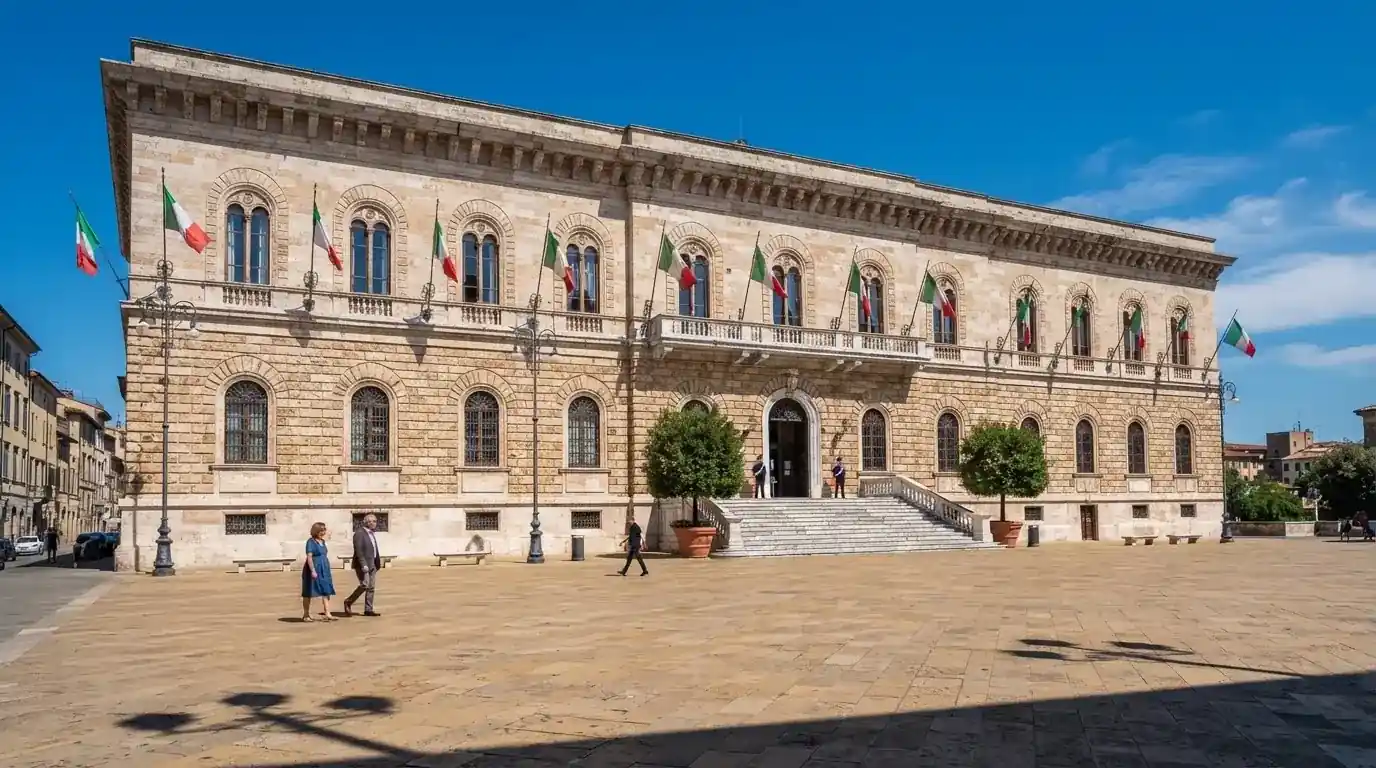 Palazzo istituzionale con bandiere al vento in una piazza soleggiata — 50 free spins senza deposito